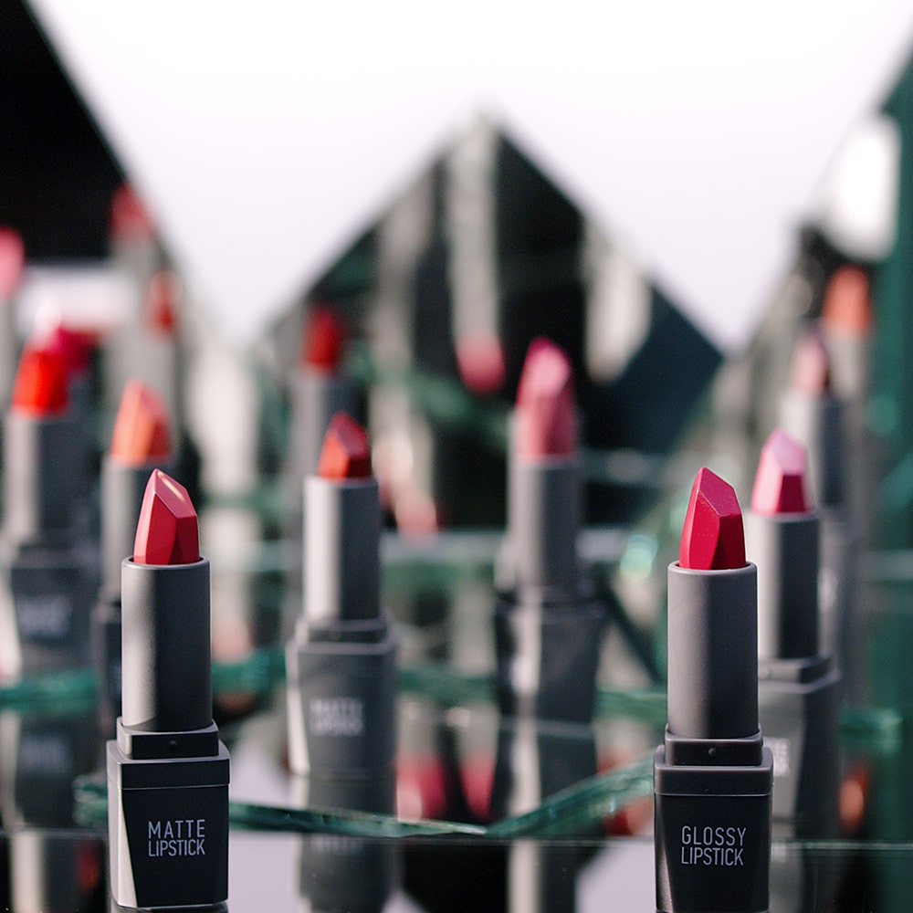 Alix Avien Glossy Lipstick