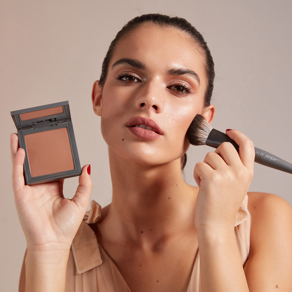 Alix Avien Bronzing Powder