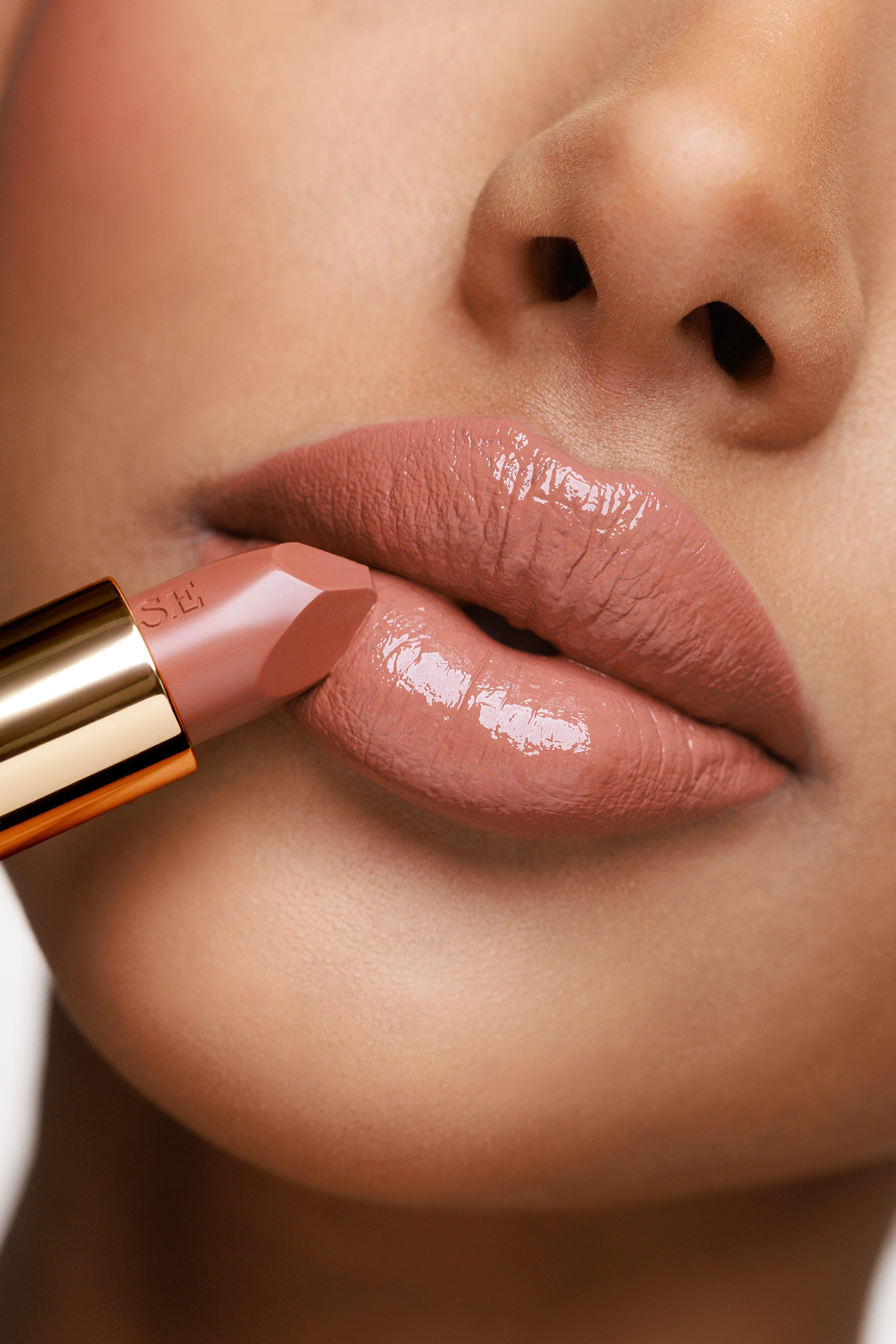 PAESE Nudelightful Lipstick
