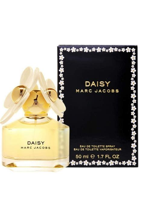 Marc Jacobs Daisy perfume bottle and packaging on a white background